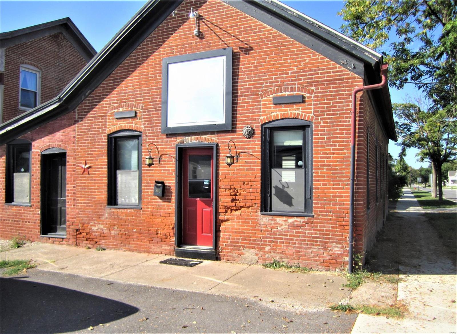 Have you dreamed of starting a small business but couldn't find the perfect building and location to accommodate your needs.
Well this charming little brick building could just be the answer.  You know what they say location, location, location. This is right on Georgia St with great exposure. Some updates have been done in the past including new water lines and wiring.  Also this building could easily be converted to a residence or a rental home. Location: City, Corner Location, High Traffic