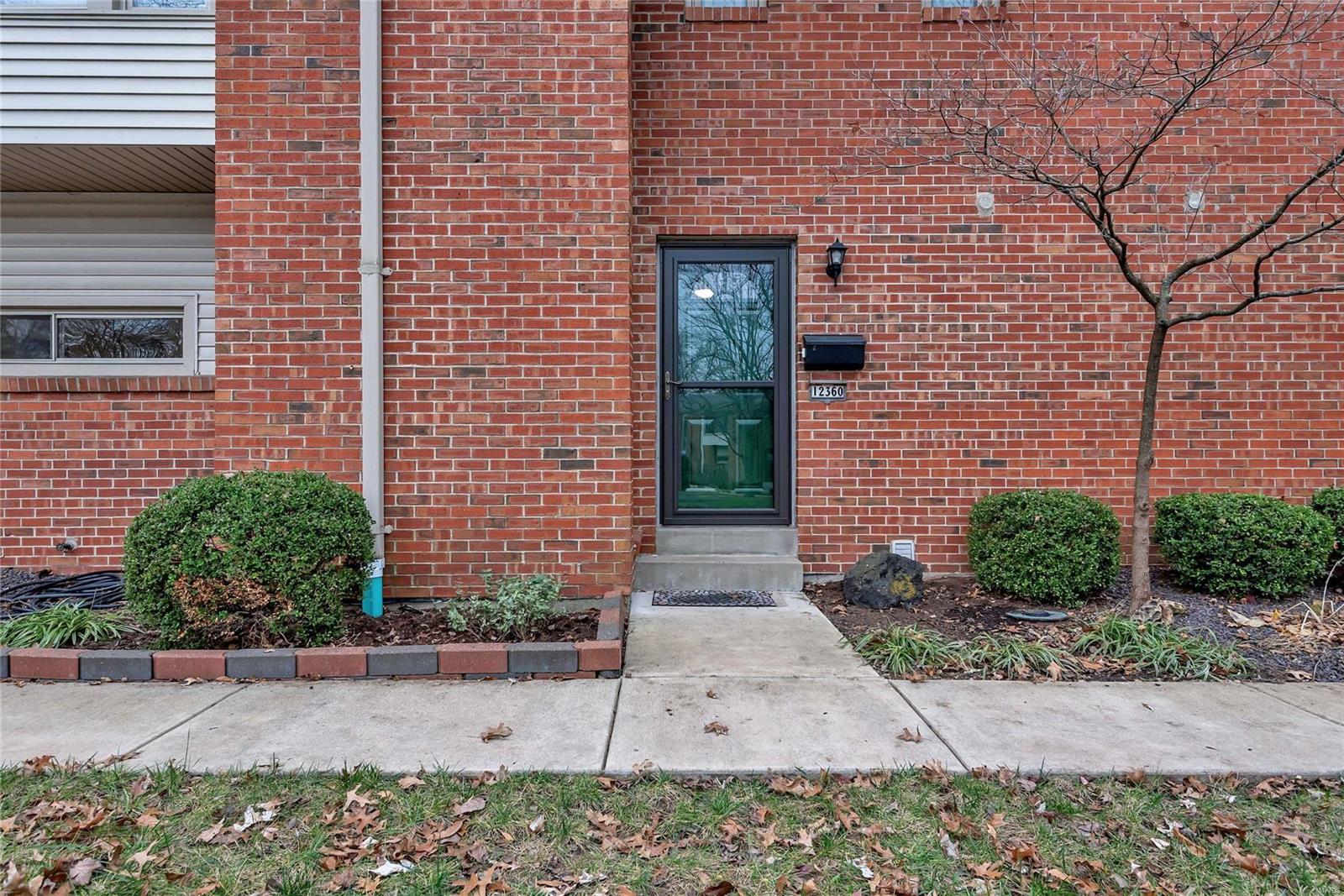 Rossridge Twnhs Condo - Residential