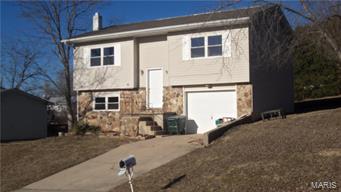 SELLER IS OFFERING $2,000 ALLOWANCE ON NEW ELECTRIC RANGE AND REFRIGERATOR.   Although it's compact in nature, this  bi-level home is determined to provide you with all of the satisfaction you desire in your next home. Move in ready with walls  painted in November 2016 and new floor covering in December 2016.  Walking distance to shopping.  Deck on back of the house.  One car garage.