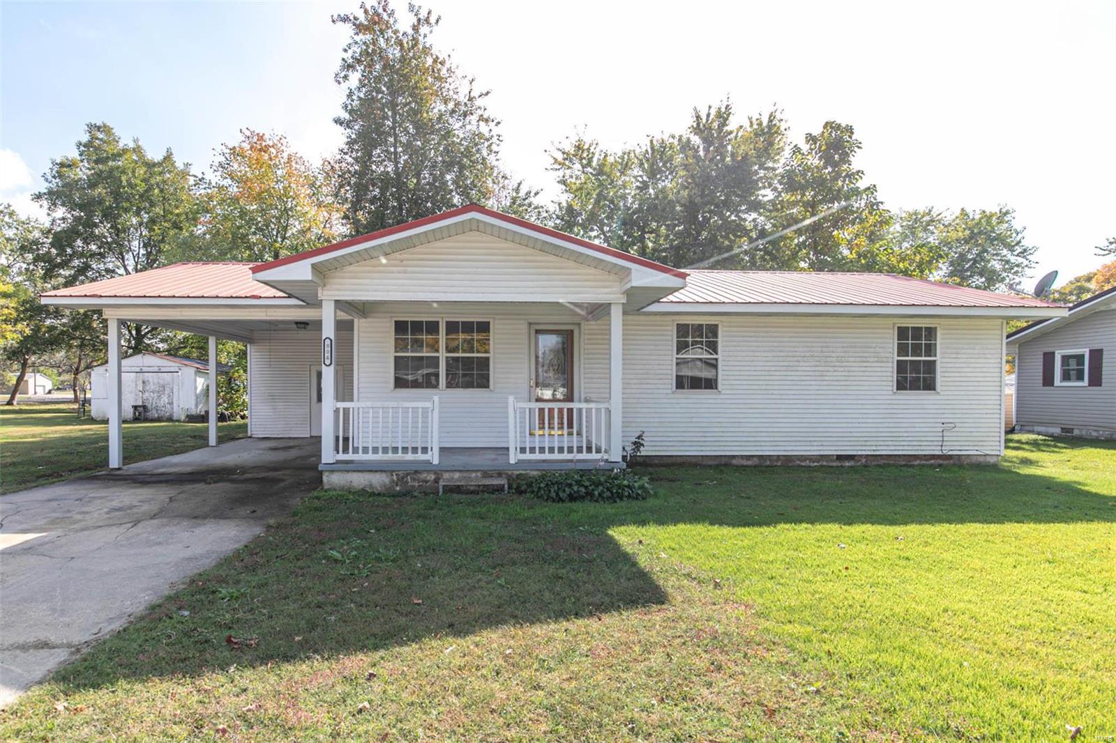 This well maintained, 3 bedroom/1 bath home in a quiet subdivision will make a great starter home for a family or for a family in the downsizing stage of life.  There is plenty of yard space for play, entertainment and gardening. It is located near the Advance Park where fun activities for children abound.