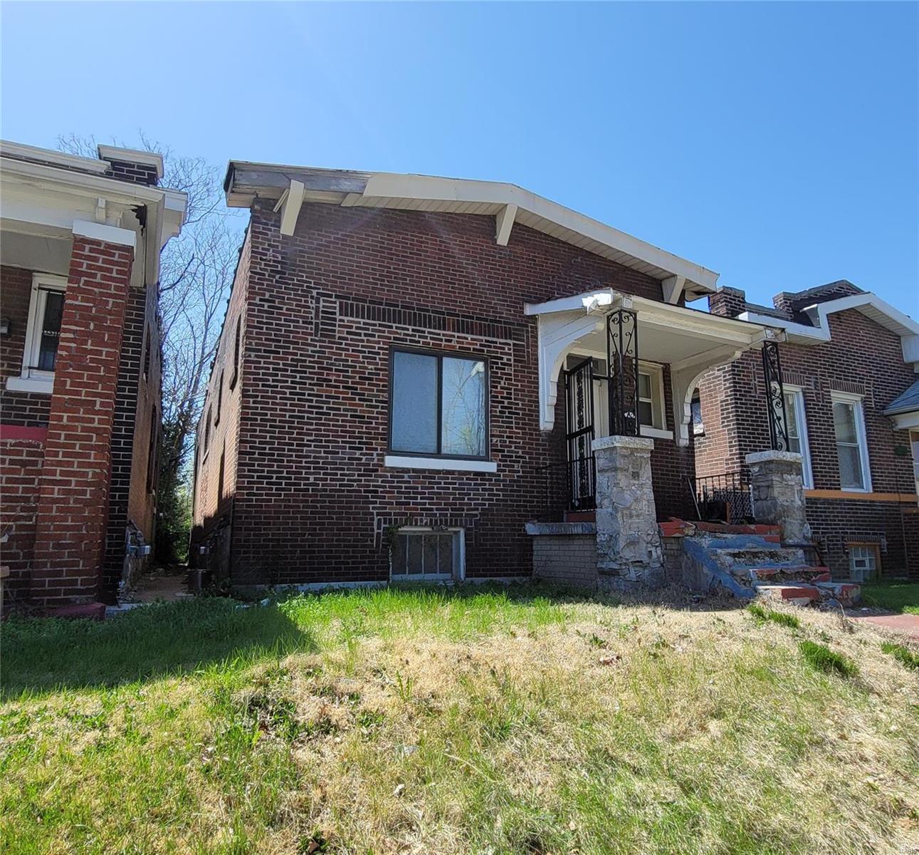 2 bedroom home with hardwood flooring. Needs renovation. "As-Is" Cash-only sale with no contingencies or inspections.