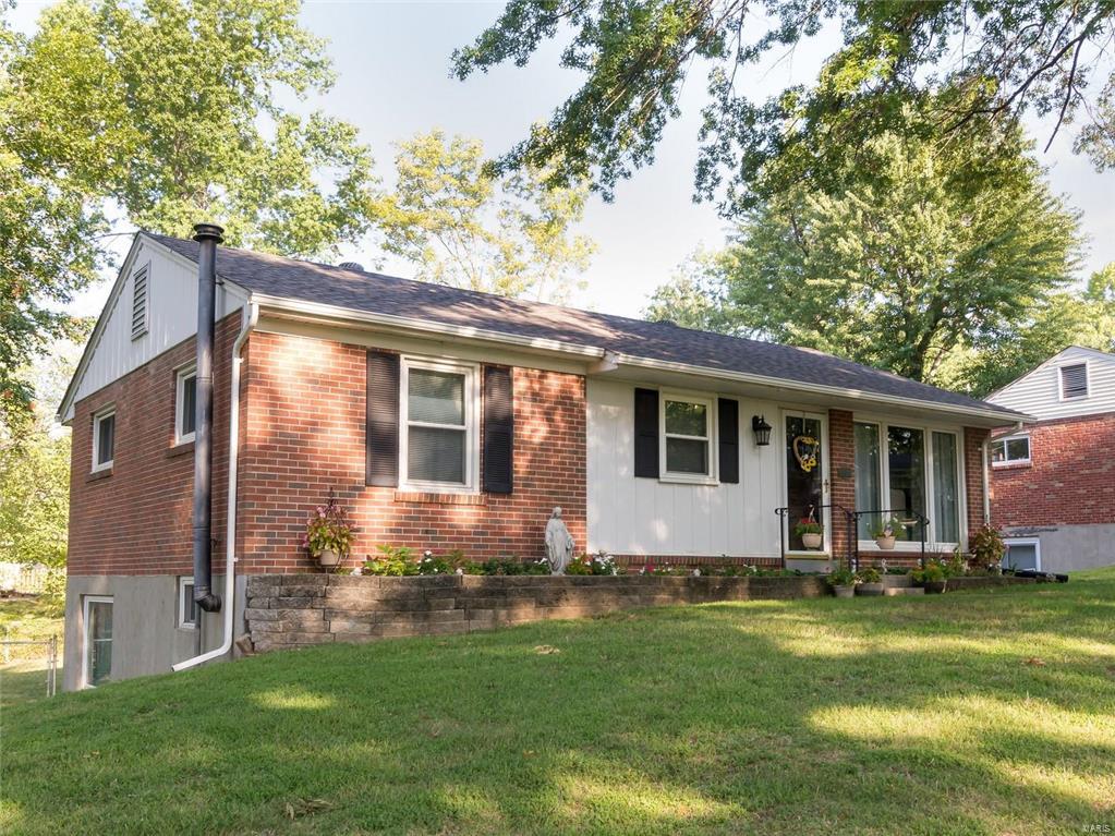 Check out this home located in Lindbergh School District.  3 bedrooms, two full bathrooms, with a spacious recreation room and family room in the walkout basement.  The backyard is level with a spacious deck to enjoy coffee in the morning and barbecues on the weekend.  Walking back inside, The house has newer laminate flooring throughout with beautiful 42 inch cabinets in the kitchen.  This house is filled with great features.  Check it out before it’s gone!