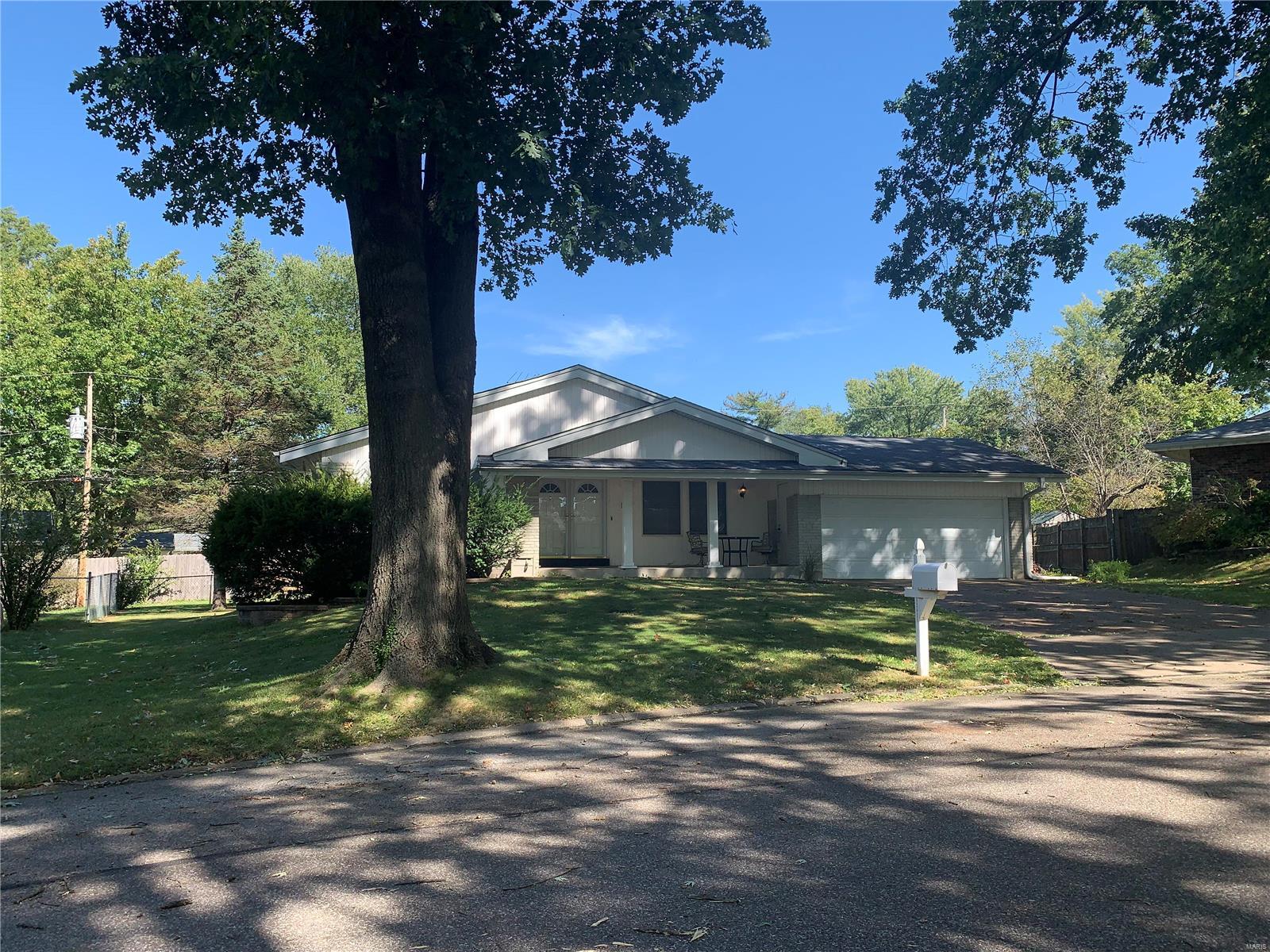 Beautiful single-family ranch in Creve Coeur. Parkway school district. 1787 sqft above ground and more than 1000 sqft finished basement. Main floor has 3 bedrooms, 2 updated full bathrooms, separate dinner room , spacious living room and big family room. Finished basement has large recreation area with wet bar, additional sleeping room, and another full bathroom. 2 car attached garage and private fenced yard. Very convenient location, close to shopping, restaurants, highway and everything.