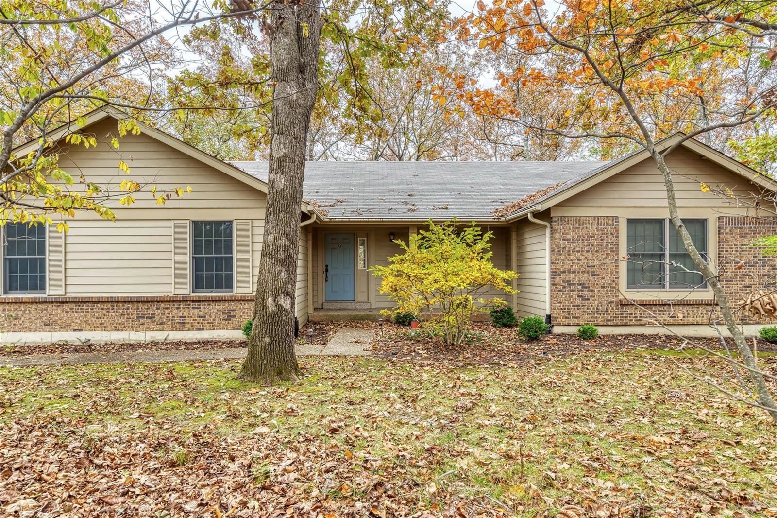 917 Silver Fox Woods is a prime opportunity for the renovator looking to create his or her dream home at Innsbrook. Buy at an affordable price; perfectly livable as it is now.If you wish, take the time to update & to finish the lower level w/your preferred finishes. Priced to accommodate the needed repairs, inc some basement floor work (contact agent or see attachments for details), this ranch home on nearly an acre and a half of beautiful hardwoods provides the perfect location for a primary or getaway home. Roof is just 5 years old; three bedrooms and laundry on the main level with 2 full baths (one with jetted tub) and a half bath adjacent to the kitchen and laundry room. Screened in porch & deck provide space for outdoor dining. Full, walkout unfinished basement for your finishing, if you desire. Located just a few minutes from Innsbrook's main entrance and the golf course and clubhouse, enjoy all of Innsbrook's amenities, inc the lakes, beaches, swim & fitness center & events.