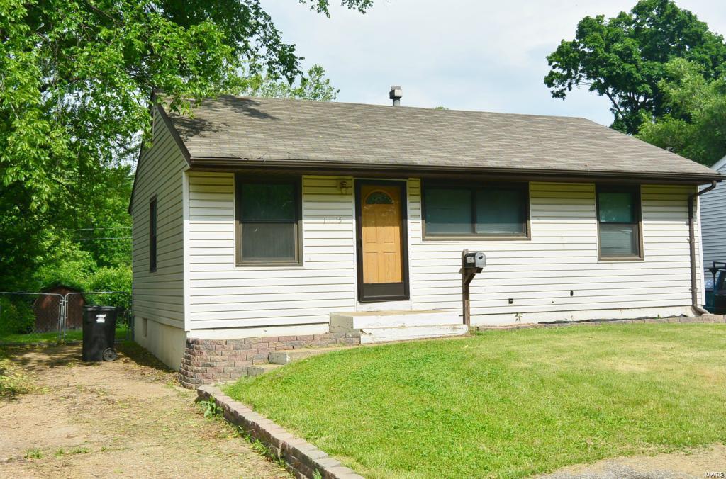 DO NOT DISTURB TENANT. DO NOT ENTER PREMISES OR WALK AROUND.
Vinyl sided. Off street parking and 1 car detached garage. Lots of space for the money. Perfect addition to your portfolio.  Property to be sold "as is". Seller will not perform any inspections or make any repairs.