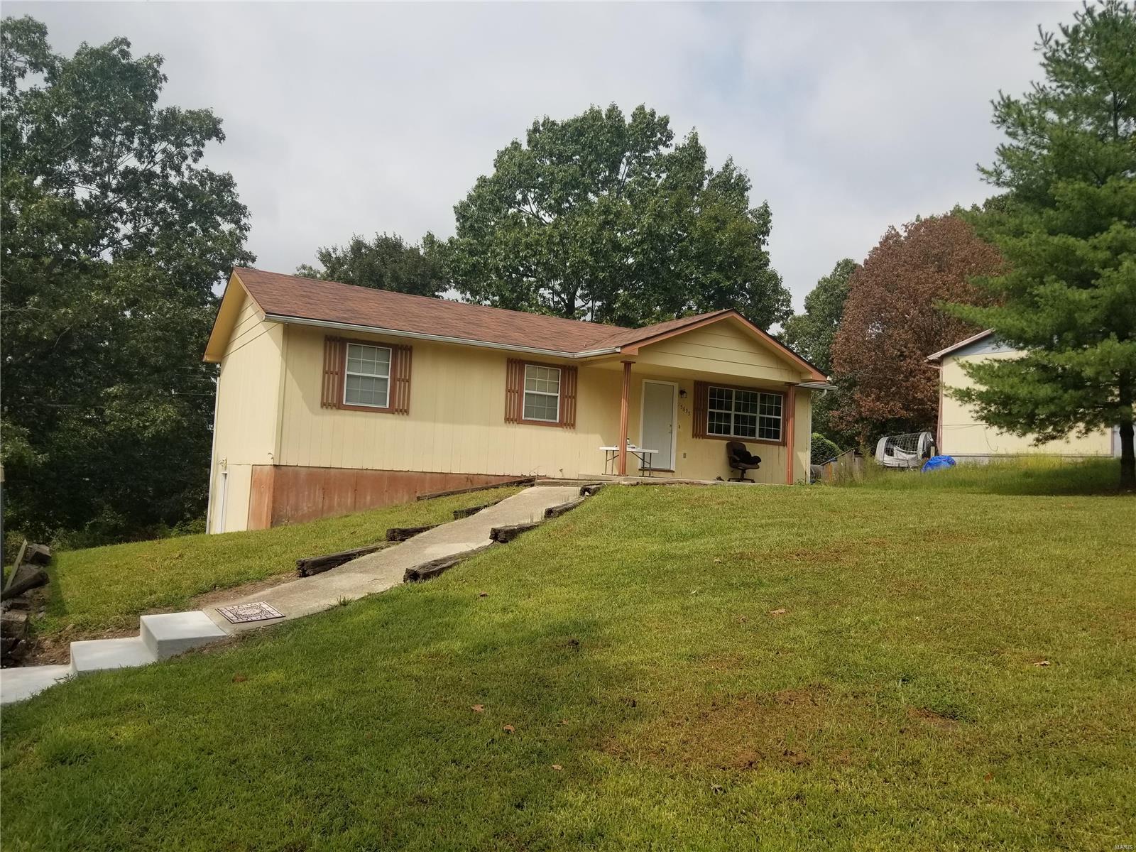 If you are looking for a investment property here it is!! You have 3 beds 2 baths and a full unfinished walkout basement with a full bath down stairs, close to FLW and shopping. sellers are offering 1,500 appliance allowance!!!