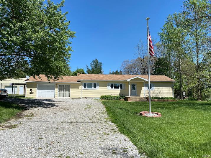 Great little 2 bed 1 bath home is Houston Mo