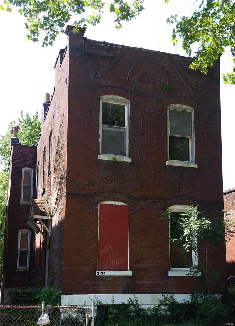 Historic building on a quiet cobblestone street in Marine Villa. Needs work, but could make a great investment property or single family conversion. Priced to move; won't last long!

As-is. Seller to purchase no inspections.