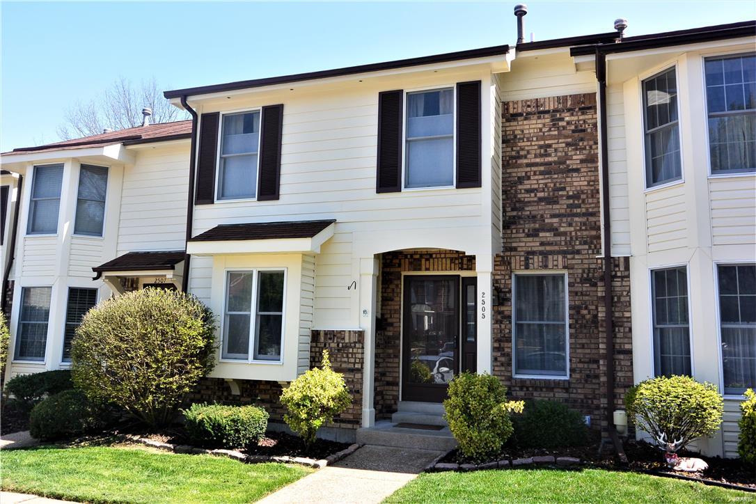 Move in ready! Charming townhome in South County!! This 3 bedroom, 2.5 bathroom has a great open floor plan. With an eat-in kitchen and a separate formal dining room. Some interior features include a wood burning fireplace, full basement, 6 panel doors, some wood flooring, newer ceiling fans, newer high efficiency gas furnace and electric A/C unit, humidifier, and a NEW hot water heater. Some exterior features include a NEW deck, community swimming pool, fresh exterior paint, and 2 assigned parking spaces. This home is ready for you to move into immediately! All appliances stay with the home!! Set your appointment today! Location: Interior Unit