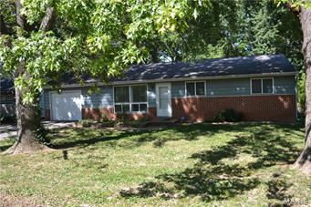 Beautiful 3 bedroom ranch home only minutes from Gravios Bluffs. Features include Large Eat In Kitchen, 3 Bedrooms, 1.5 Baths. Deck, Large Level Fence Yard.  No Basement. Pet restrictions . One Dog 30 pounds or less or One Cat.