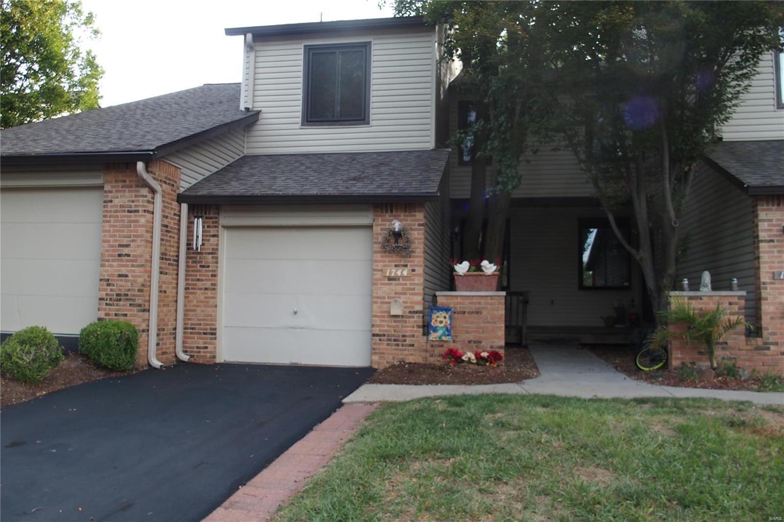 Enjoy Beautiful swimming pool, tennis court, clubhouse and walking path in summer months, then curl up by the fireplace when the weather changes. This Westport Crossing Condo is conveniently located near major highways and shopping. The main floor features eat-in kitchen, nice living room with wood burning fireplace and sliding door to the patio. On the upper level find a  large master bedroom with triple closet, second bedroom with walk-in closet, loft can be office or family room, and full baths. Lower level has family room, office, and laundry room with washer/dryer hook up. Attached one car garage.
No show till open house Sunday Sept 29 1-3. Location: Suburban