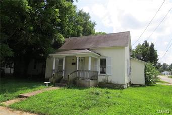 This duplex is located close to a city park and within walking distance of shopping and dining. Both units are 2 bedroom 1 bathroom with a shared carport in the middle. Currently tenant occupied with a strong rental history.
