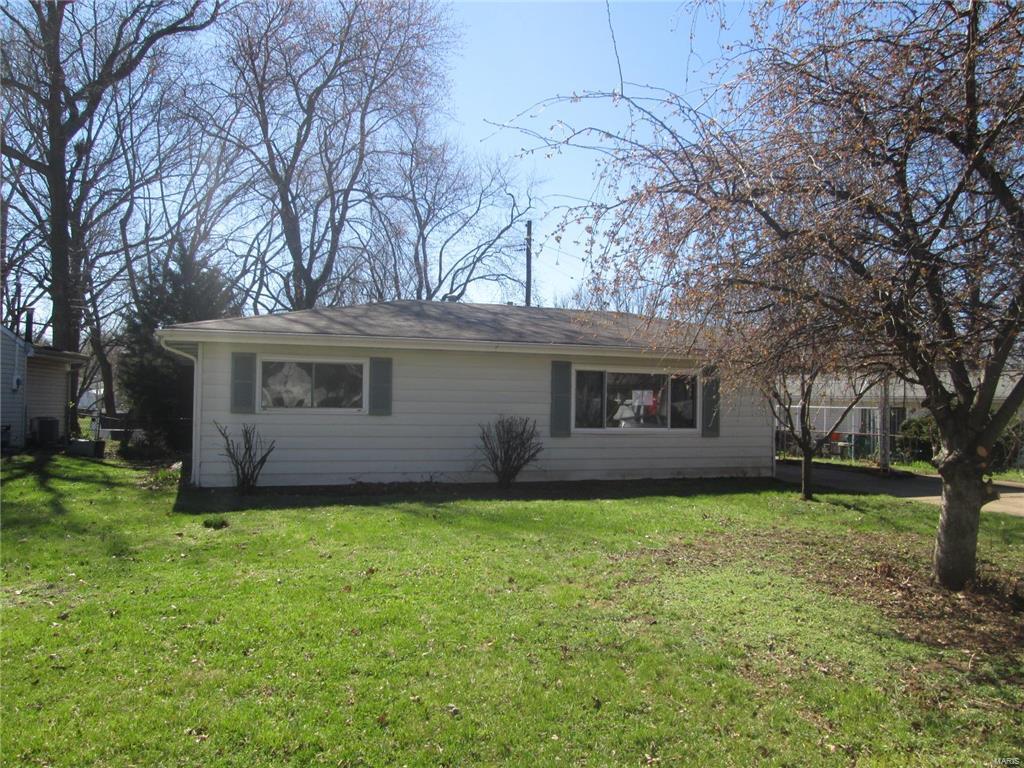 Take a look at this cute little bungalow.  Lots of charm in this quaint little home.  Over 1,000sqft, hardwood flooring in the living room and bedrooms and updated tile flooring in the spacious eat in kitchen.

The property offers a large fenced in backyard with lots of shade trees and patio.  If your children are in elementary school, Kratz School is almost literally in your own back yard!  

Stop by soon for a look at this one.  Its priced to sell quickly.  A great home at a steal!