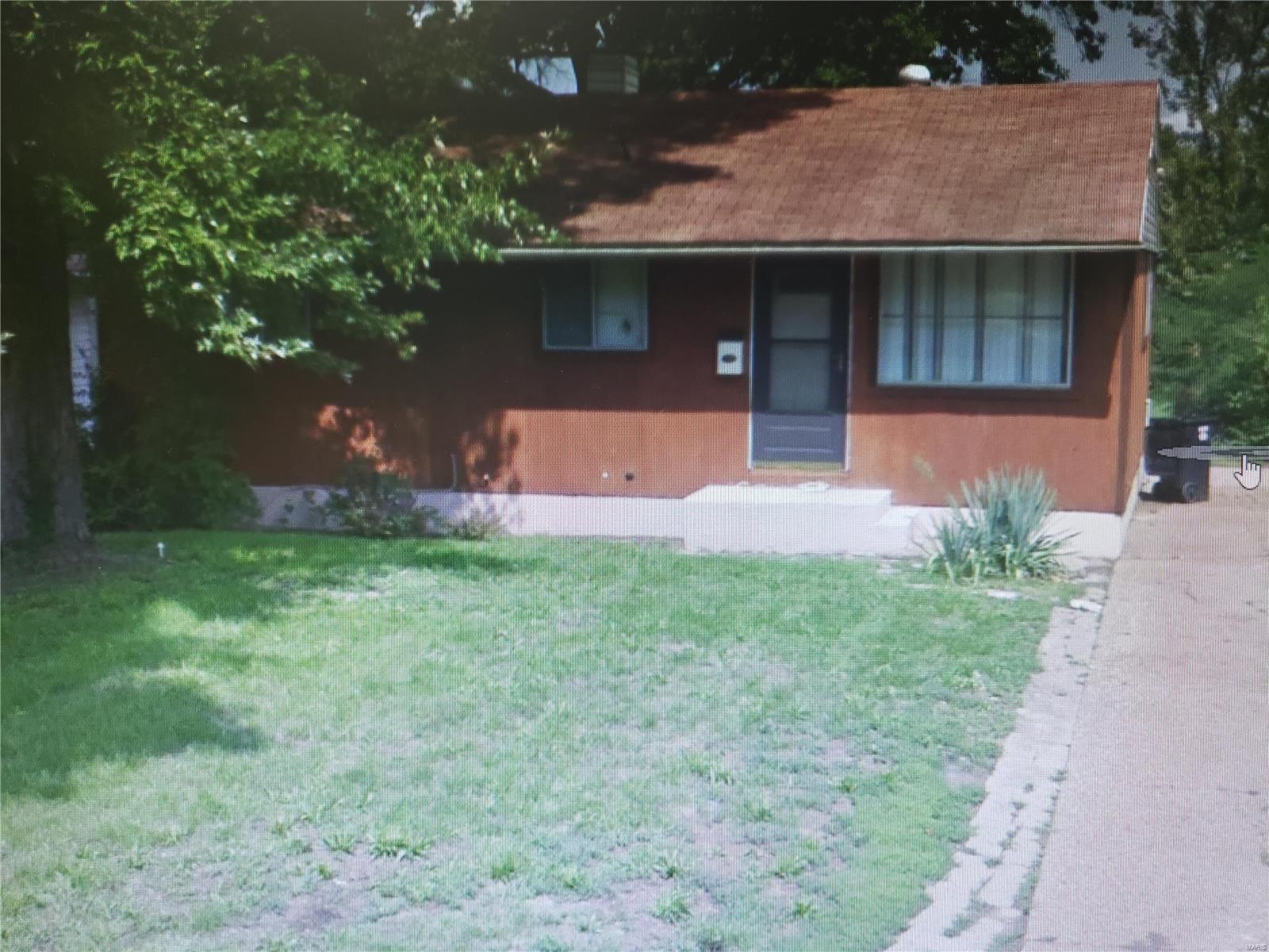 Possible short sale. 3 bed 1 bath home in Glasglow village. Needs work, would make a nice rental or fixer upper. Basement is partially finished. SpecialListingConditions: Short Sale