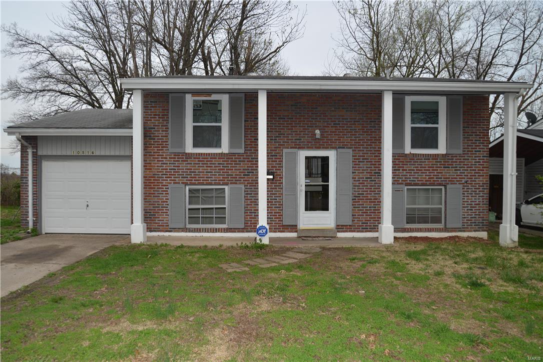Move-In-Ready! This 4 bedroom 1 and 1/2 bath split level home has an open concept and is plenty big enough for all to enjoy. The upper level has a living room and 3 of the 4 bedrooms. Hardwood flooring on the upper level. The fourth bedroom is located on the lower level. The large family room in lower level has a walk out to the backyard. The kitchen is located on the lower level--great for when you bring those groceries in. The kitchen has plenty of cabinets, the double sink is nice, and enjoy cooking on the gas stove/oven.  The lower level is very open, light and bright. Enjoy the 1 car attached garage. The security system is a bonus! Tons of space inside and out.  The large fenced backyard is a plus. This home is waiting just for you!
This could easily be income producing investment property.  Whether you are an owner occupant or an investor, do not overlook this spacious 4 bedroom home.