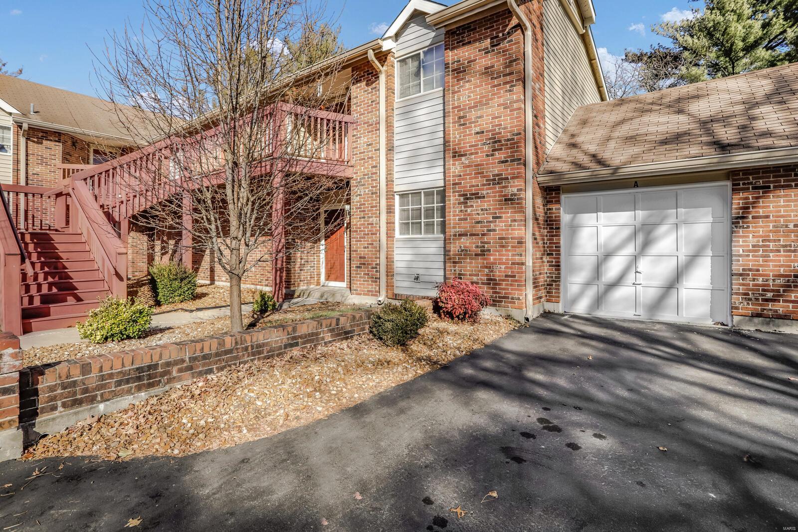 Amazing opportunity to own this spacious garden-style condo in the desirable Spring Creek Condos! This spacious condo offers updated baths with custom ceramic tile, kitchen with new countertops, cabinets, ceramic backsplash, flooring, and stainless steel appliances. This home has also been updated with paint and flooring throughout and offers an attached garage.  There is a rear patio that is perfect for entertaining guests. Condo amenities include a pool, tennis court, pond, clubhouse and is conveniently located close to schools, shopping, and major thoroughfares. This one is a must-see! Location: Suburban