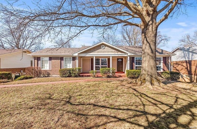 Completely updated Ranch Story w/brick, on a quiet cul-de-sac street in sought-after Paddock Forest Subdivision. 4 Bedrooms, 3 Baths, and over 3,300 total living area. Beautiful wood floors flow through-out dining room and bedrooms rooms.  Windows invite loads of natural light while at night the recessed lighting glow with perfection. The fireplace is a great focal point in the living room while the newly renovated kitchen offers lots of counter space for those larger than normal dinner parties. Great for entertaining or just to come home to relax.  Don't wait as this one won't be around much longer!