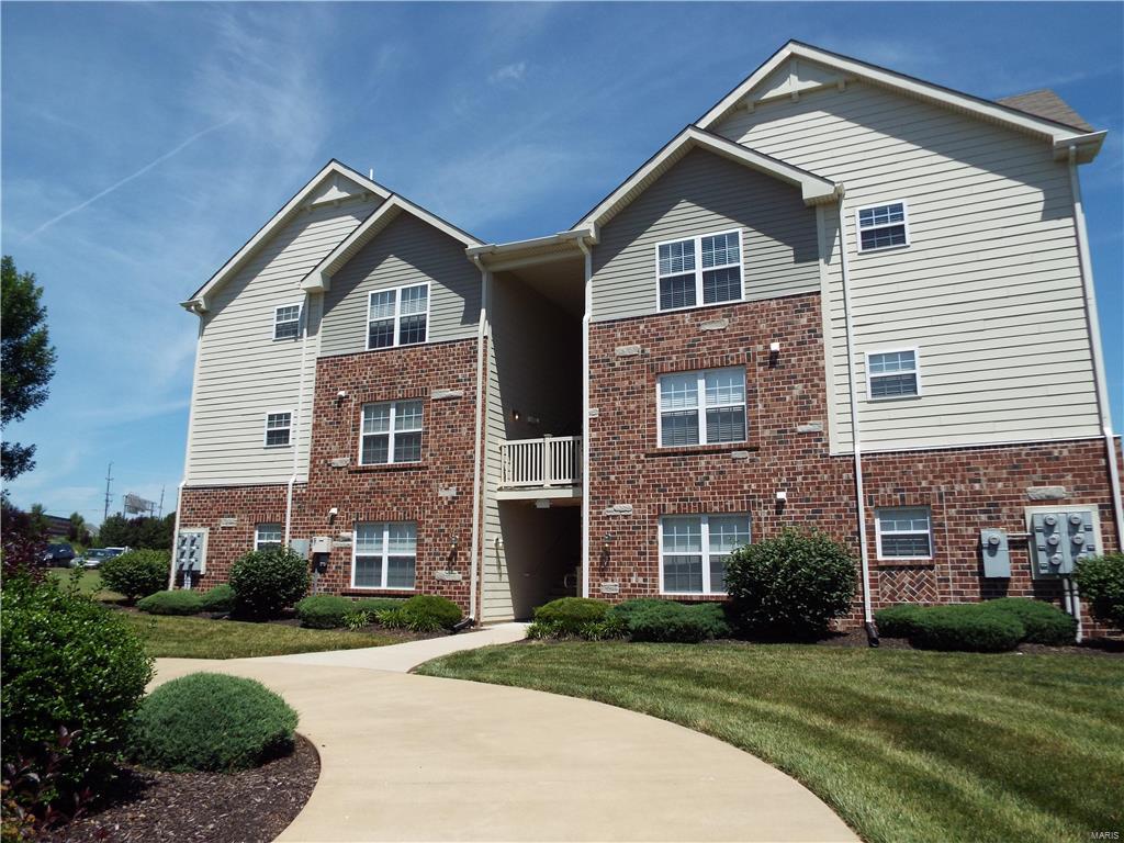 Awesome well-kept 2 bedroom, 2 bath condo conveniently located off of Hwy 94, a great commute for Hwy 40 or Hwy 364. Close to shopping & walking distance to Golds Gym. Beautiful dark stain cabinets w/stone-look countertops, built-in planning desk plus room for a large table make this kitchen perfect! The divided bedroom plan is good for a home office, roommate situation or private guest quarters. Laundry & 2nd bath are located off the huge foyer, not off bedroom #2 - more guests friendly :) Big Master Retreat & open great room plan! Covered deck leads to a private outdoor storage space. Condo is located on the middle level, which could be just right for you... more secure-feeling than ground level and less steps than the top level! You have 2 assigned parking spaces - one is covered! Easy to budget - your water, trash, sewer, outside insurance & outside maintenance is all included in your condo fee of $180 a month &/or your yearly fee of $275. Location: Interior Unit