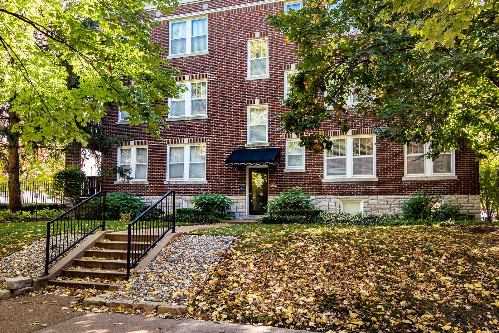 Need to be close to Barnes Hospital, or Childrens Hospital, or Washington University?  This stunning unit has it all.  Updated units were converted several years ago with Style and grace.  Open floor plan features include Living/Dining room combination with wood flooring, open floor plan walk into the updated kitchen with granite counter tops, stove, dishwasher, microwave, and refrigerator!
Main floor laundry with washer and dryer.  Wonderful master bedroom features full bath and walk in closet!  Deck off master bedroom.  Assigned gated parking, storage unit in lower level.  Close to the Loop, Maryland Place, and so much more to offer here in Central West End.  Could also be a great investment opportunity! Location: Ground Level