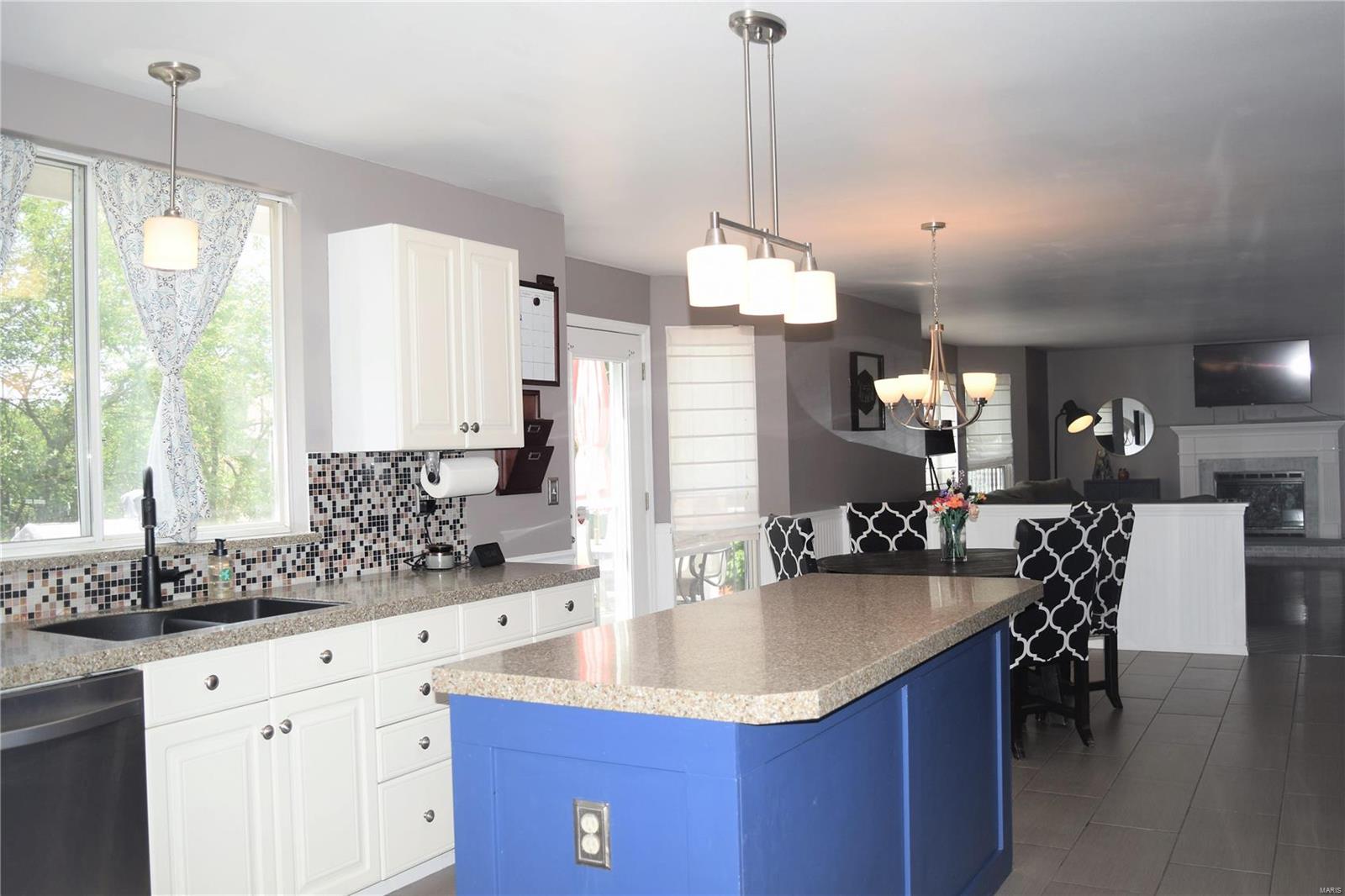 Twin Chimneys - Residential