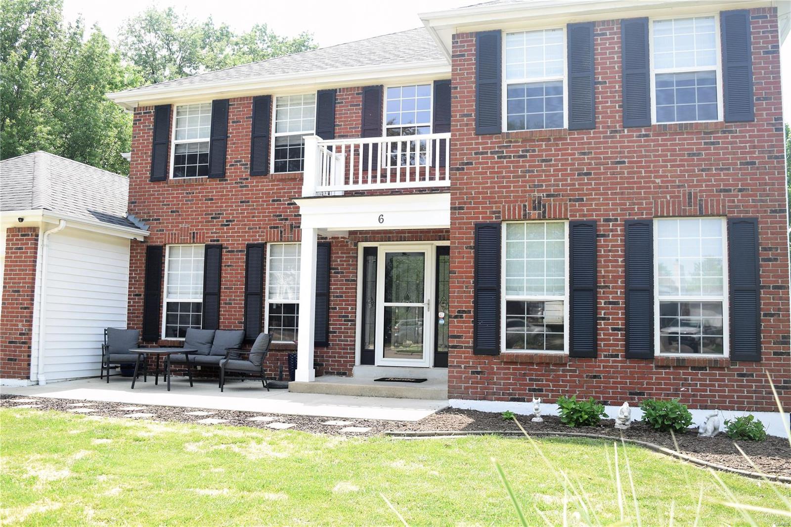 Twin Chimneys - Residential