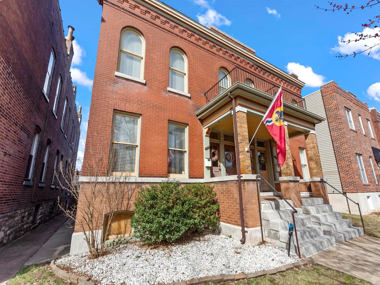Check out the 'best of both worlds'!  This 1905 McKinley Heights townhome retains it's charming historical exterior but inside is all modern convenience!  Fully renovated in 2009 this home includes all the amenities you're looking for: a large eat-in kitchen with an island, granite countertops, stainless steel appliances and pantry - all of which are adjacent to a cozy family room. Add to this 9 1/2' ceilings throughout, a main-floor laundry room, powder room and large living room and dining room and this home is a WINNER. Upstairs there's a terrific master suite with a large, gorgeous bath, huge walk-in closet and terrific 'nook' that could function as a home office. AND, you'll love the 'loft' (with a skylight!) at the top of the stairs that ushers in 2 additional bedrooms and another full bath. A terrific bonus is the detached but secure 2-car garage and fenced back yard. YES! This is a house you will love to call HOME!