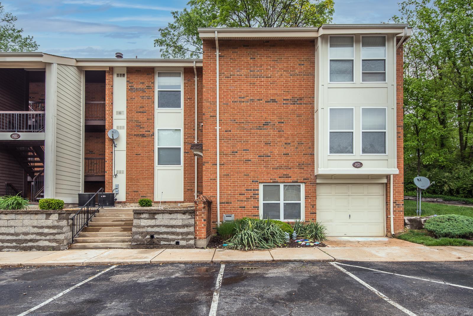 Greenbriar Condo - Residential