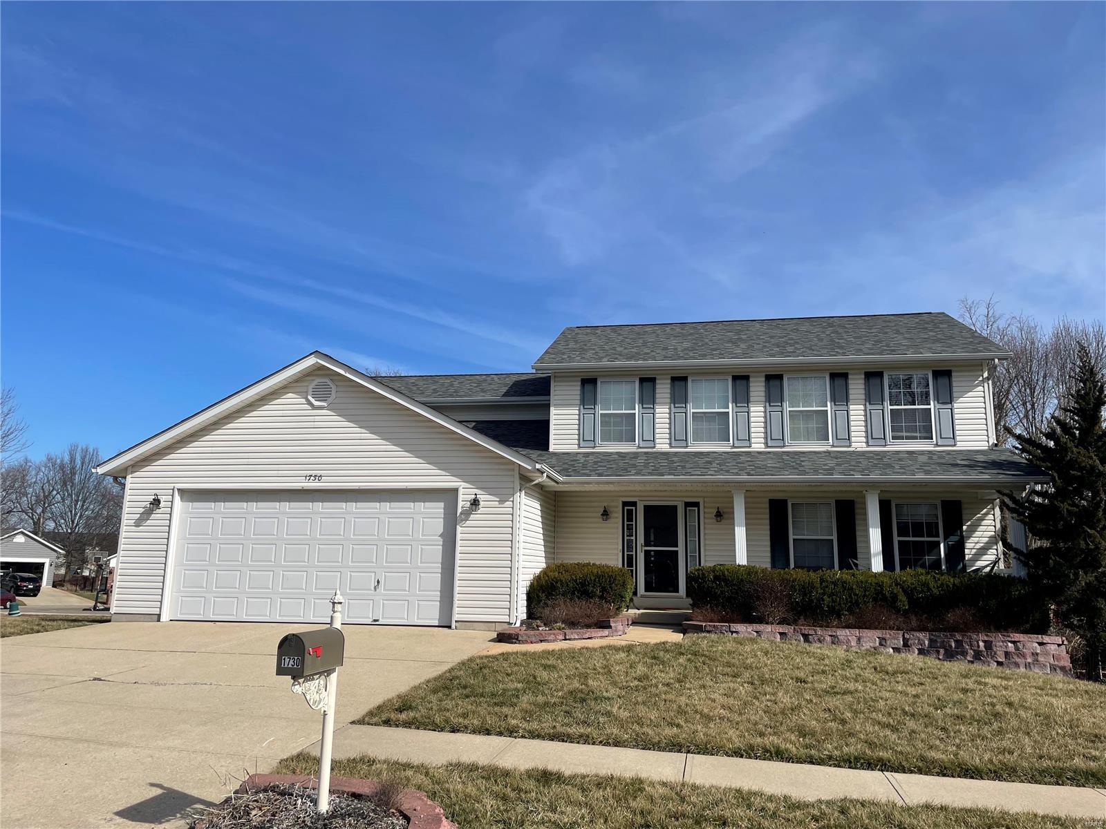 ROCKWOOD SCHOOL DISTRICT! Welcome home to this lovely 2 story home on a corner lot.  Updated kitchen. stainless steel appliances, quartz countertops, and beautiful open flow.  Gas fireplace in the living room.  Nice deck.   Main floor laundry room.
The upper level features a large Master Suite, walk-in closet, master bathroom with walk-in shower and separate tub with a Double vanity. 3 additional bedrooms and 1 full bath complete the upper level.  The lower walk-out level features new carpeting just installed in February of this year, ample natural lighting and a nice-sized concrete storage area.
2 car garage attached.