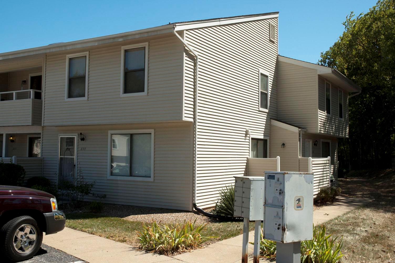 HIGH DEMAND.  MAKE YOUR BEST OFFER. WILL RESPOND TO ANY/ALL OFFERS AT NOON SUNDAY. End unit townhouse located at end of cul-de-sac with common ground on the side.  Renovated 12/2019, including kitchen cabinets and countertops, new appliances, refrigerator.  Waterproof backing 10mm laminate flooring throughout.  With Spring approaching, you'll enjoy the patio with privacy fence and just steps outside breakfast/dining area.  New HVAC 2020, and conveniences include assigned parking space with ample guest parking.  Condo fee includes water, sewer and trash plus some insurance.  AGENT-OWNER. Location: End Unit, Ground Level