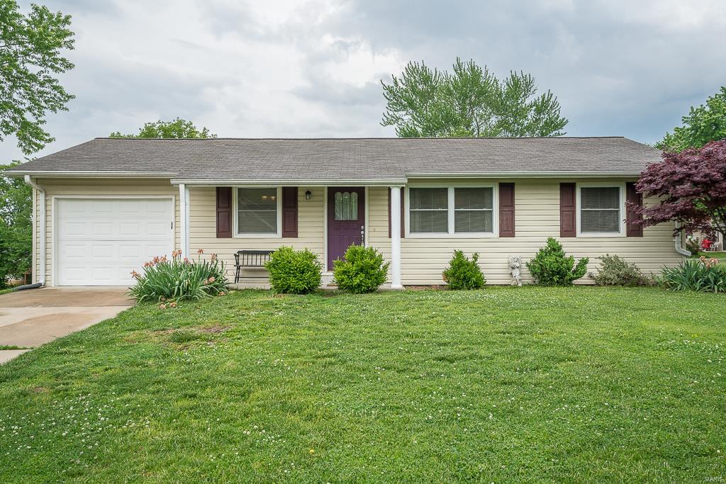 Welcome to beautiful 6 Queen Circle in O'Fallon! This home is nestled in a cul de sac and offers a huge front yard! Walking into the home you will notice gorgeous wood floors in the living room and a fresh coat of paint. The kitchen offers an open feel, beautiful cabinets with crown molding detail, and looks right into the separate dining area. The hallway bathroom offers tile detailing in the shower and extra cabinet space. All three bedrooms also have wood floors and fresh paint!  The basement bathroom also offer tile detailing in the shower. This home has a HUGE backyard and a walkout basement. Schedule your showing today before this house is gone!