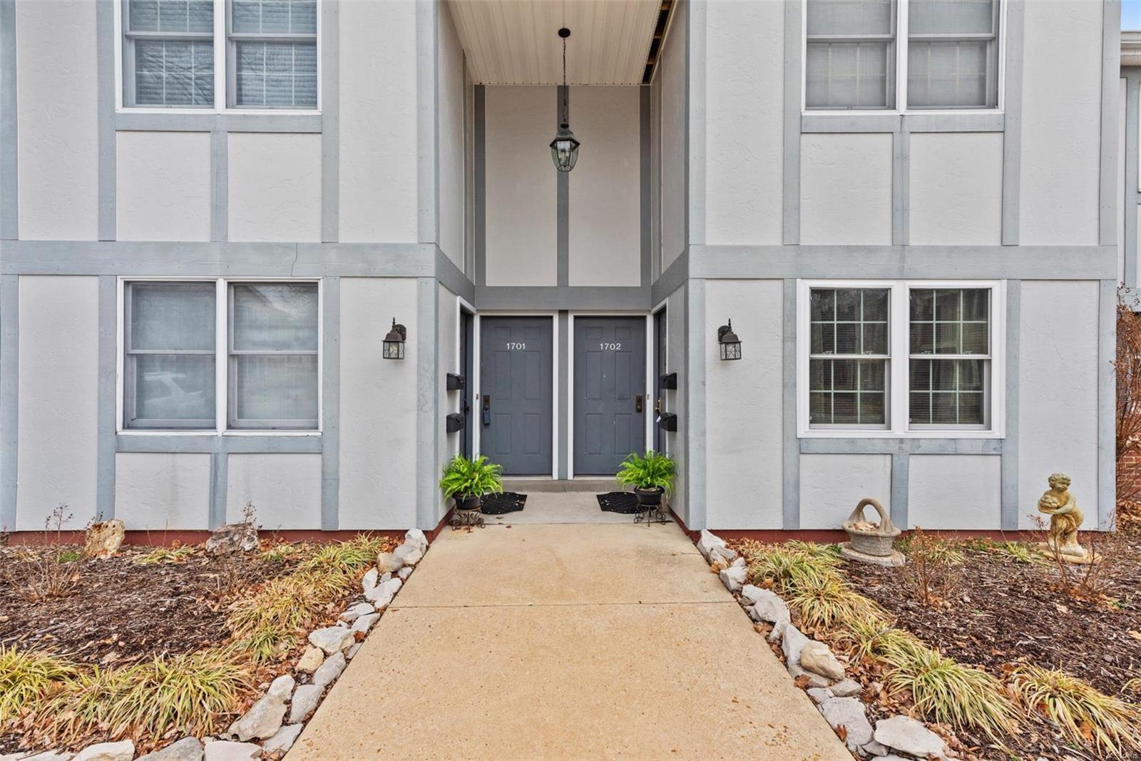 You are sure to love this upper level condo in convenient Brentwood location. The very desirable Brentwood Forest community offers carefree living with wonderful amenities, pool, tennis courts. This 2 bedroom 1 bath unit with an updated kitchen, stainless appliances, laminate flooring in kitchen, dining & bathroom. Laundry hookups in unit and a  super large deck. Seller is also offering a home warranty for 1st year.
Showings start Saturday, 2-22-2020 Location: Upper Level