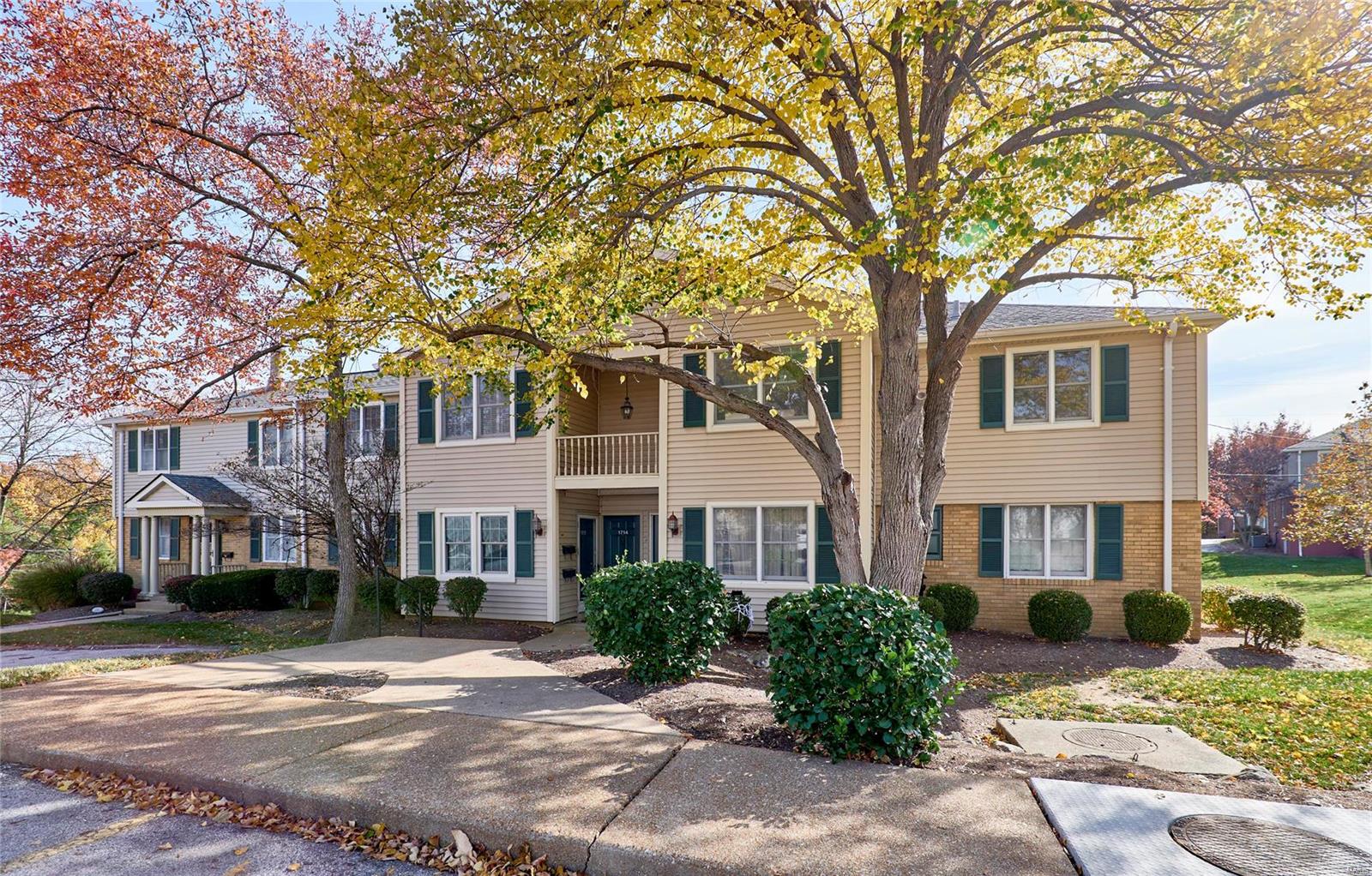 "WELCOME TO BRENTWOOD FOREST" THIS CONDO SITS BACK ON A CULDESAC AND HAS A BEAUTIFUL SETTING BACKING TO GREENSPACE AND FEATURES ONE OF THE LARGEST DECKS (18 X 12)! NO STAIRS TO DEAL WITH AS WELL! White kitchen cabinets, stainless steel and marble counters featured in kitchen. Washer, Dryer and refrigerator stay. Light and and bright and ready for immediate occupancy! Call Christi with any questions! Location: Ground Level
