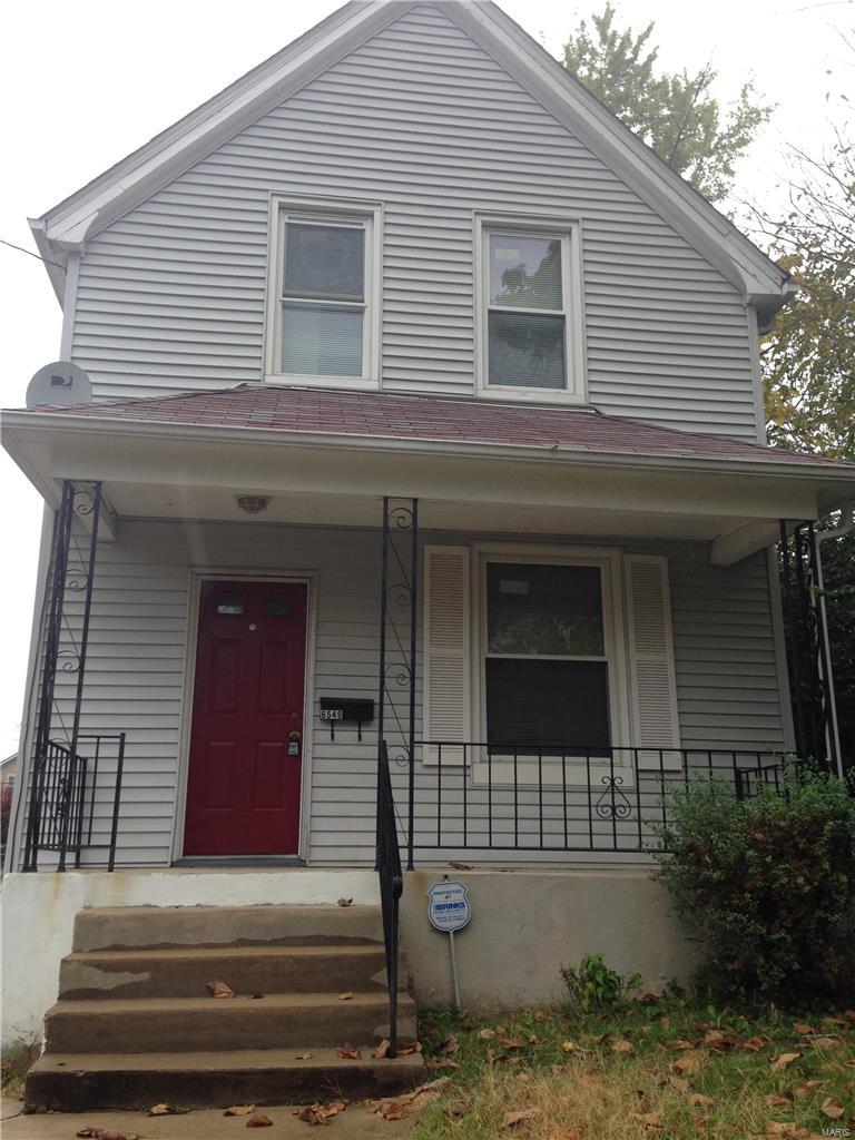 This 2 Story 3 Bedroom / 1.5 Bathroom features over 1586 square feet of total living space.  Features both a Living room/Family room great for entertaining.  Large eat-in kitchen that features a dishwasher and gas cook-top.  Full basement with tons of storage space and washer and dryer hook ups.  Very spacious bedrooms on the 2nd floor.  Nice big backyard. No pets please. You've got to see this place!