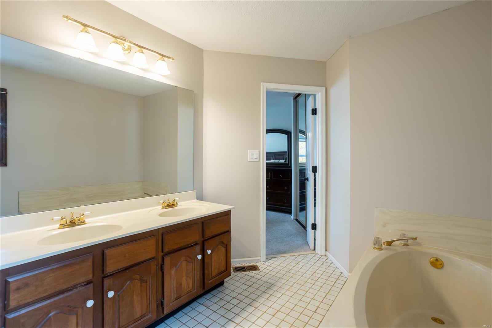 New England Village 6B - Residential