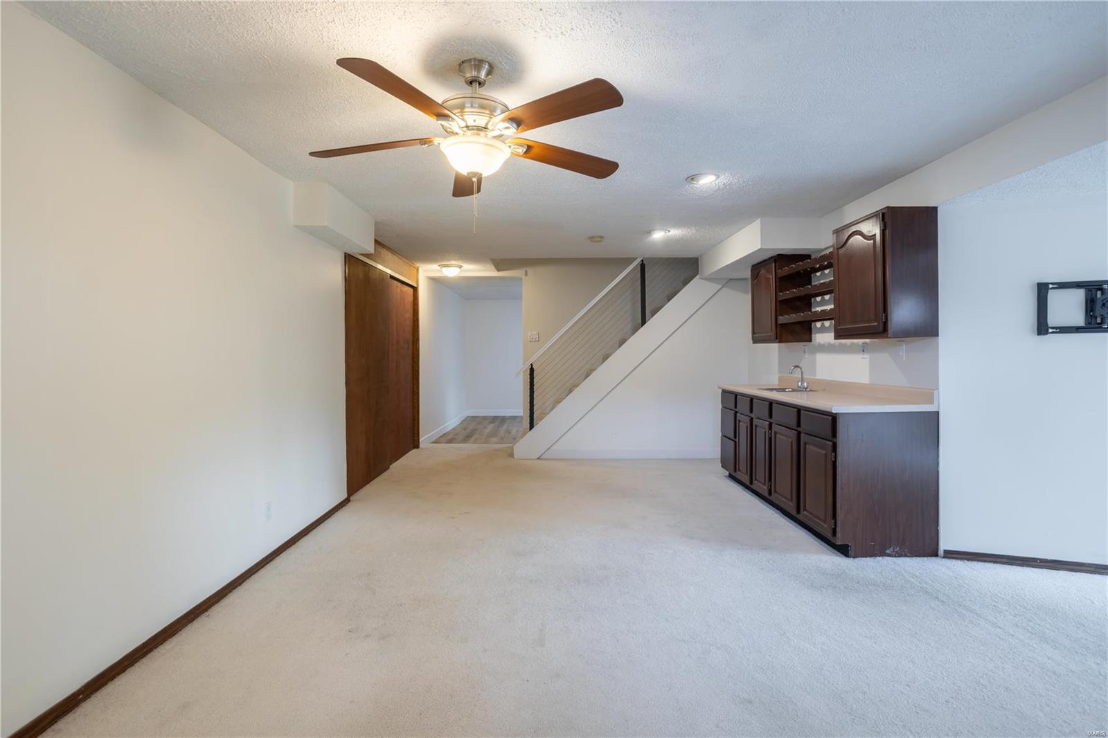 New England Village 6B - Residential