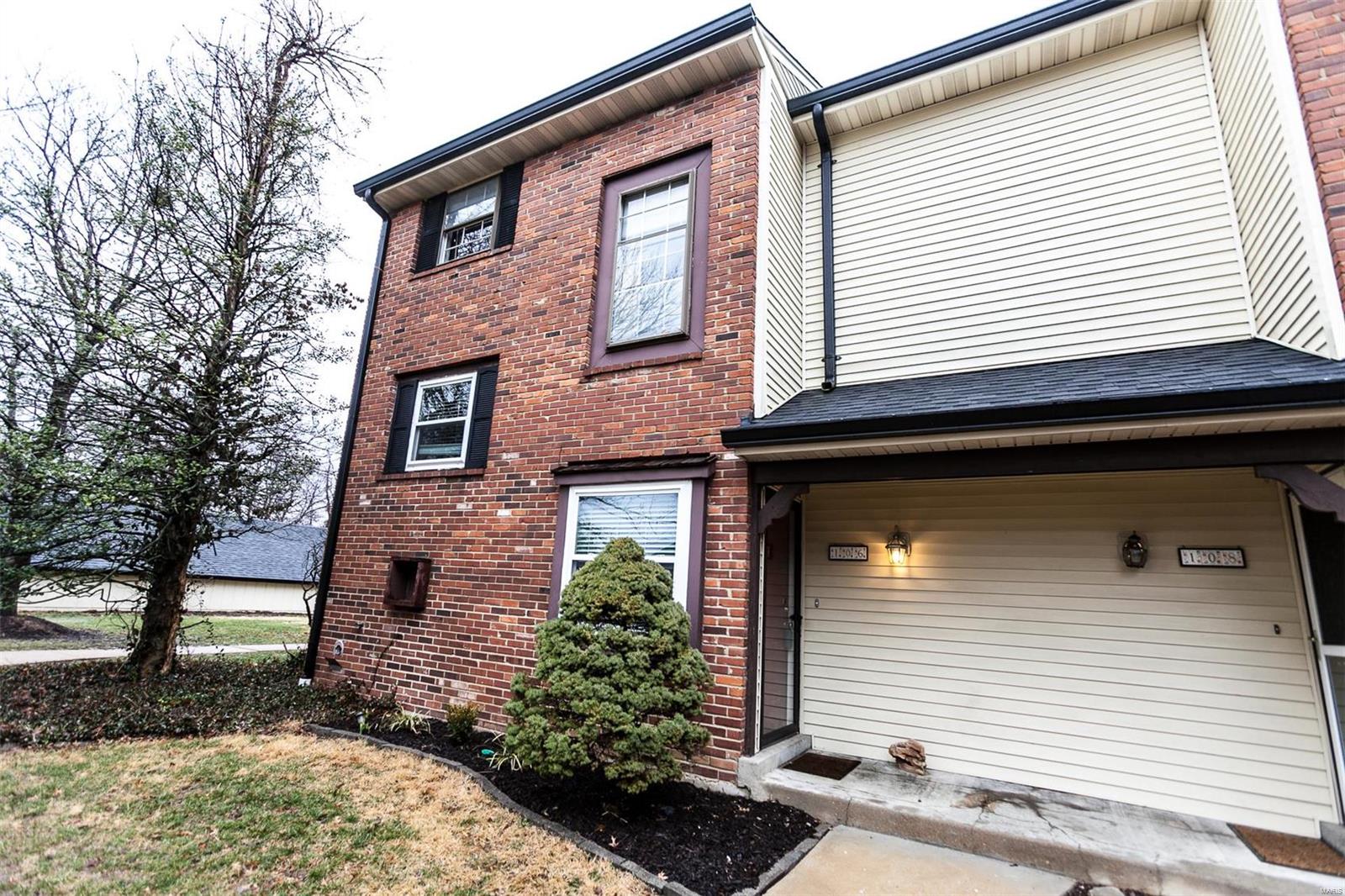 Great Chesterfield Condo in excellent location with 1800 square feet of finished living space for under 175K. Totally turn key with new water heater, new stove, new carpet and new garage door opener. Kitchen with butcher block island. Two bedrooms with finished, walkout lower level. Plus updates in the master bath, fresh paint and newer furnace. Prime Chesterfield location (great for highway access) Balcony off both the main living room and master bedroom to take in the park-like surroundings. Conway Cove boasts a pool and clubhouse for resident use. This end unit with so many updated fixtures will not last. Available for quick move in, be ready to enjoy your summer poolside! Don’t miss your opportunity here!