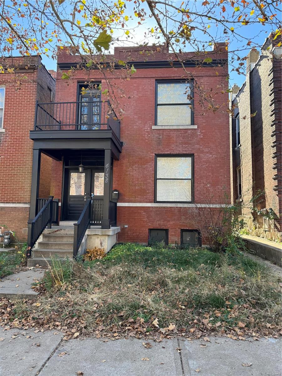 Huge investor opportunity in South City!! SpecialListingConditions: Short Sale