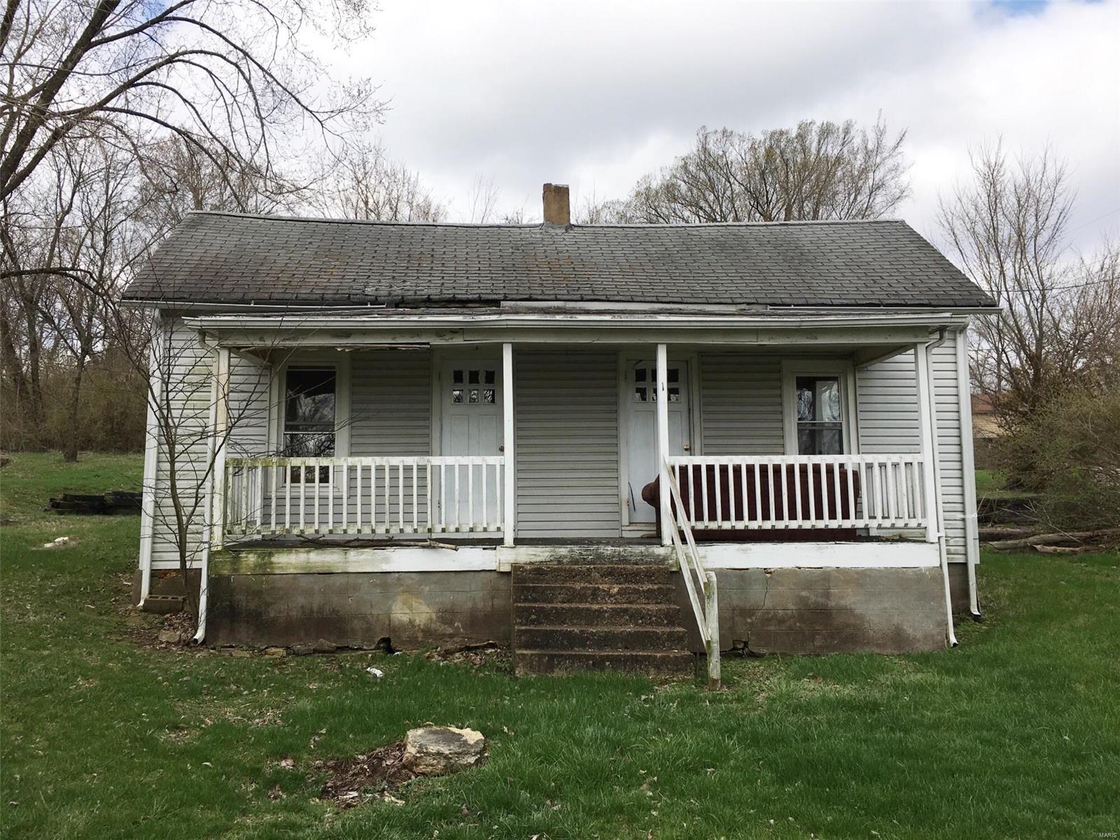 INVESTORS!!! Older Park Hills home on a 98x168 lot. Needs lots of work but has potential.  Major remodel or teardown and start from scratch, you decide.