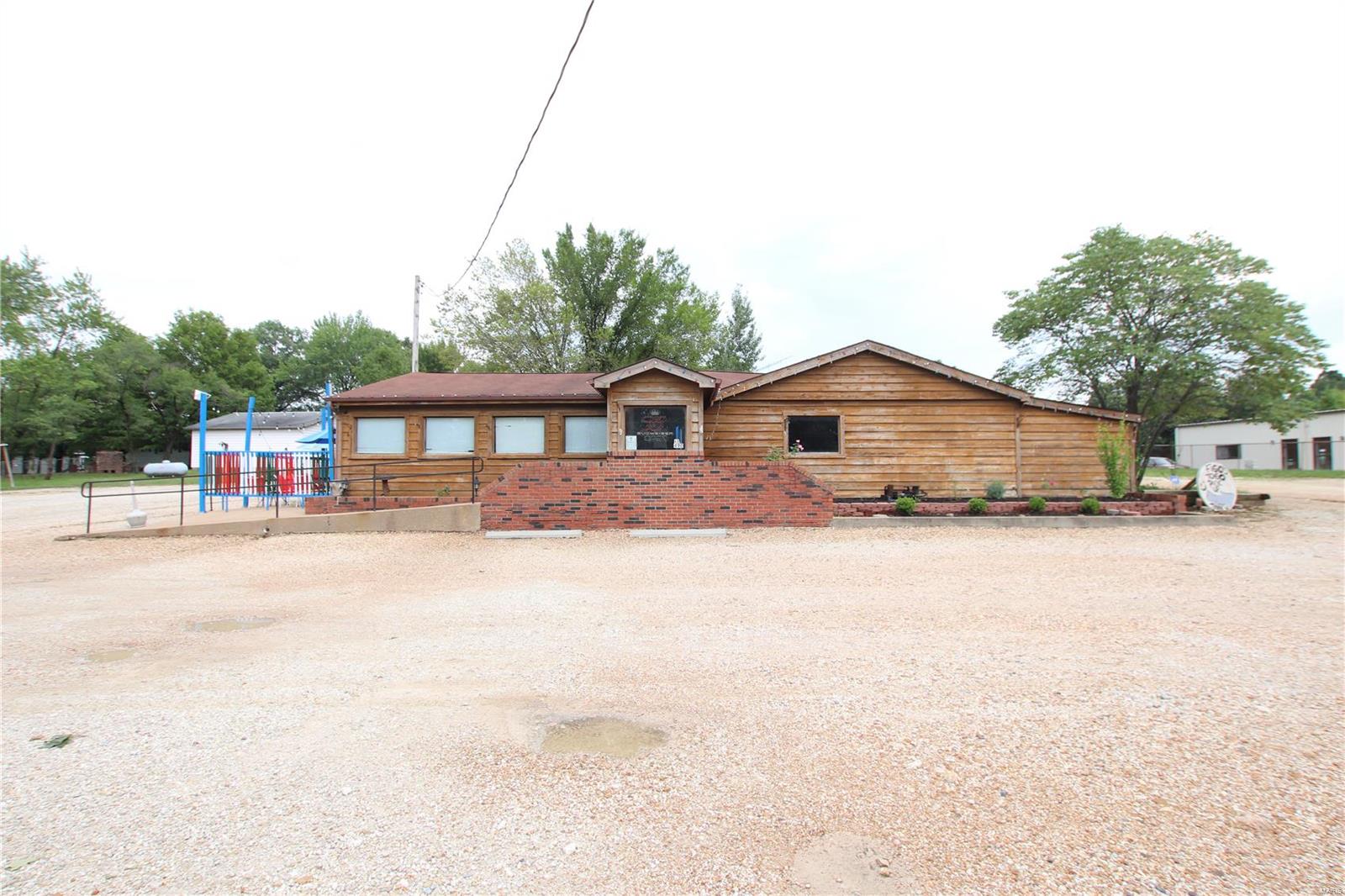 Great opportunity to own a 3500+/-square foot commercial building in a high traffic area. This property is currently used as a restaurant. Kitchen equipment and furniture stay with the property. The new owner could run their own restaurant, lease the space back to the current tenant, or start an entirely separate business. The property offers 1.27+/- acres with the building occupying a little less than half the space. There is additional land which could be used for a second building, storage units, or any other commercial business. Schedule an appointment today to discuss any options available. Location: City, High Traffic, Hwy/Interstate Frntg