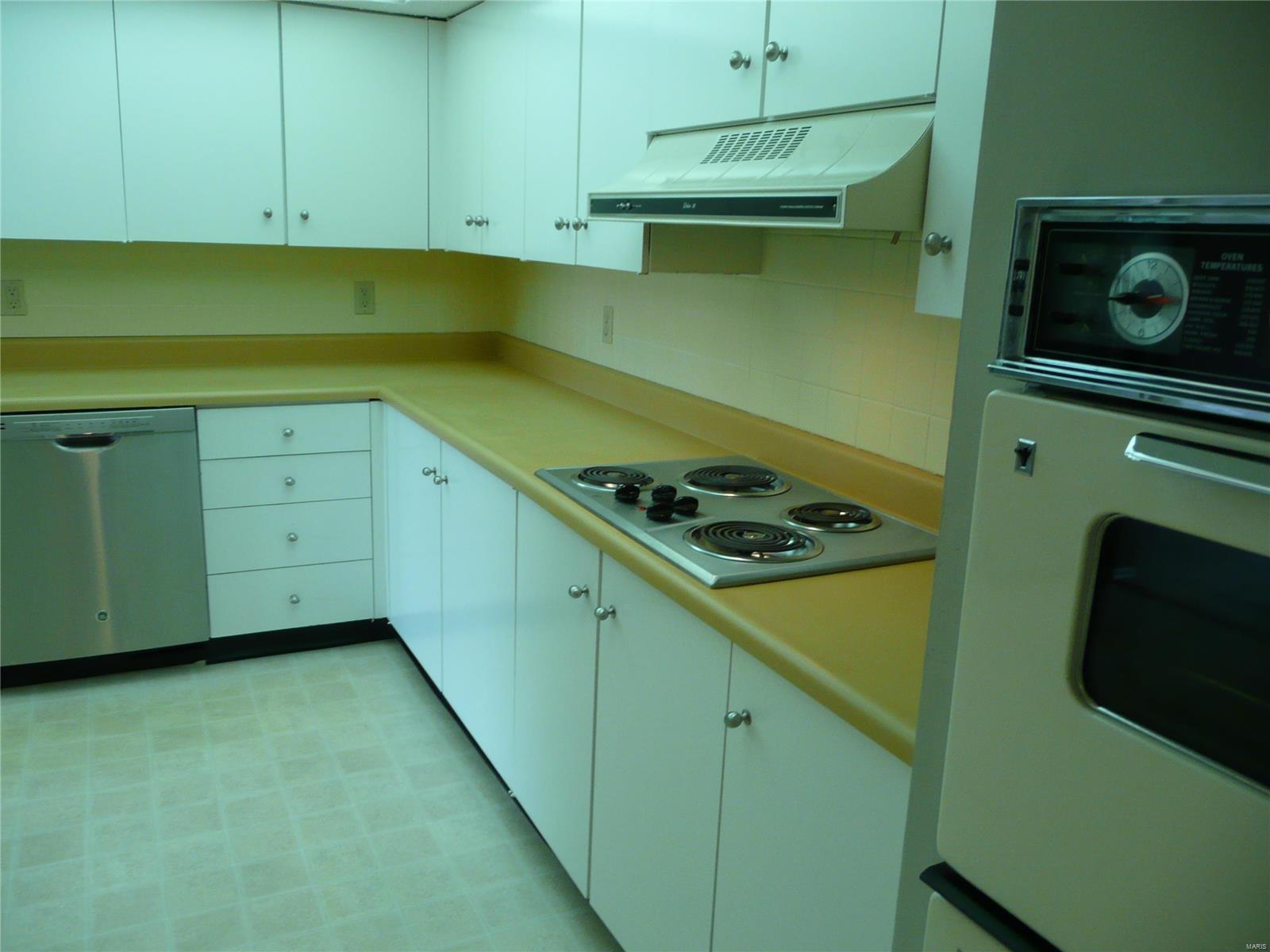 Golfview On The Green Ph III Condomin - Residential Lease