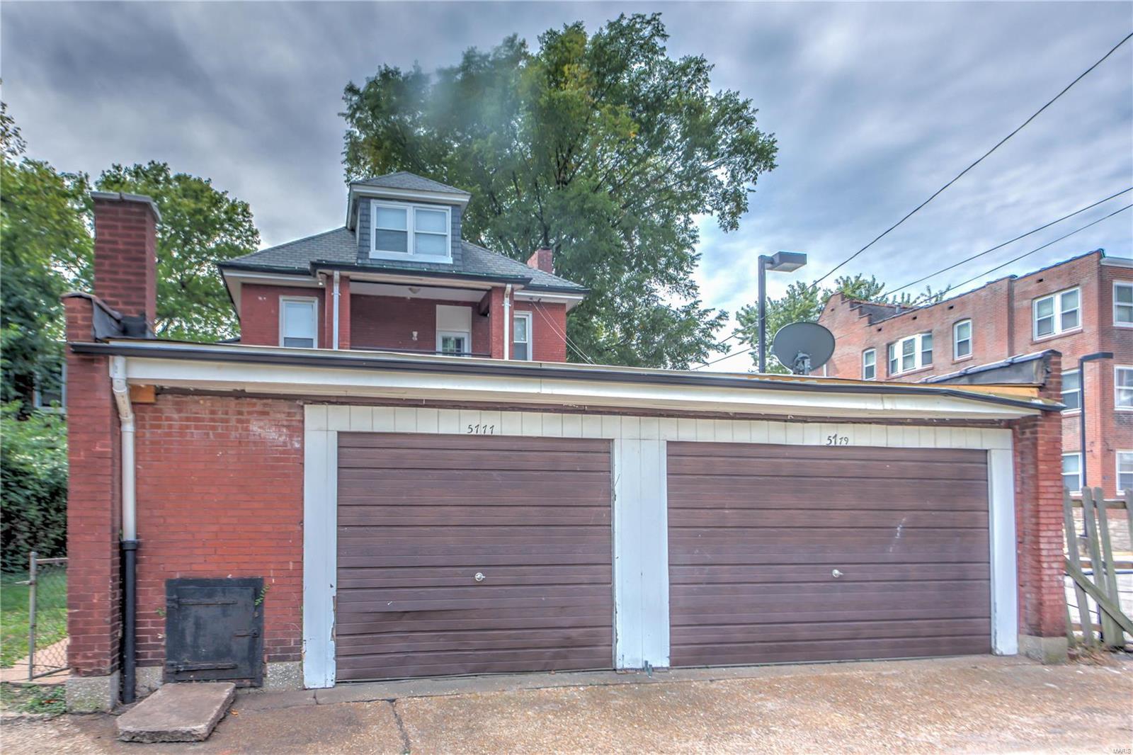 Debaliviere Place - Residential Income