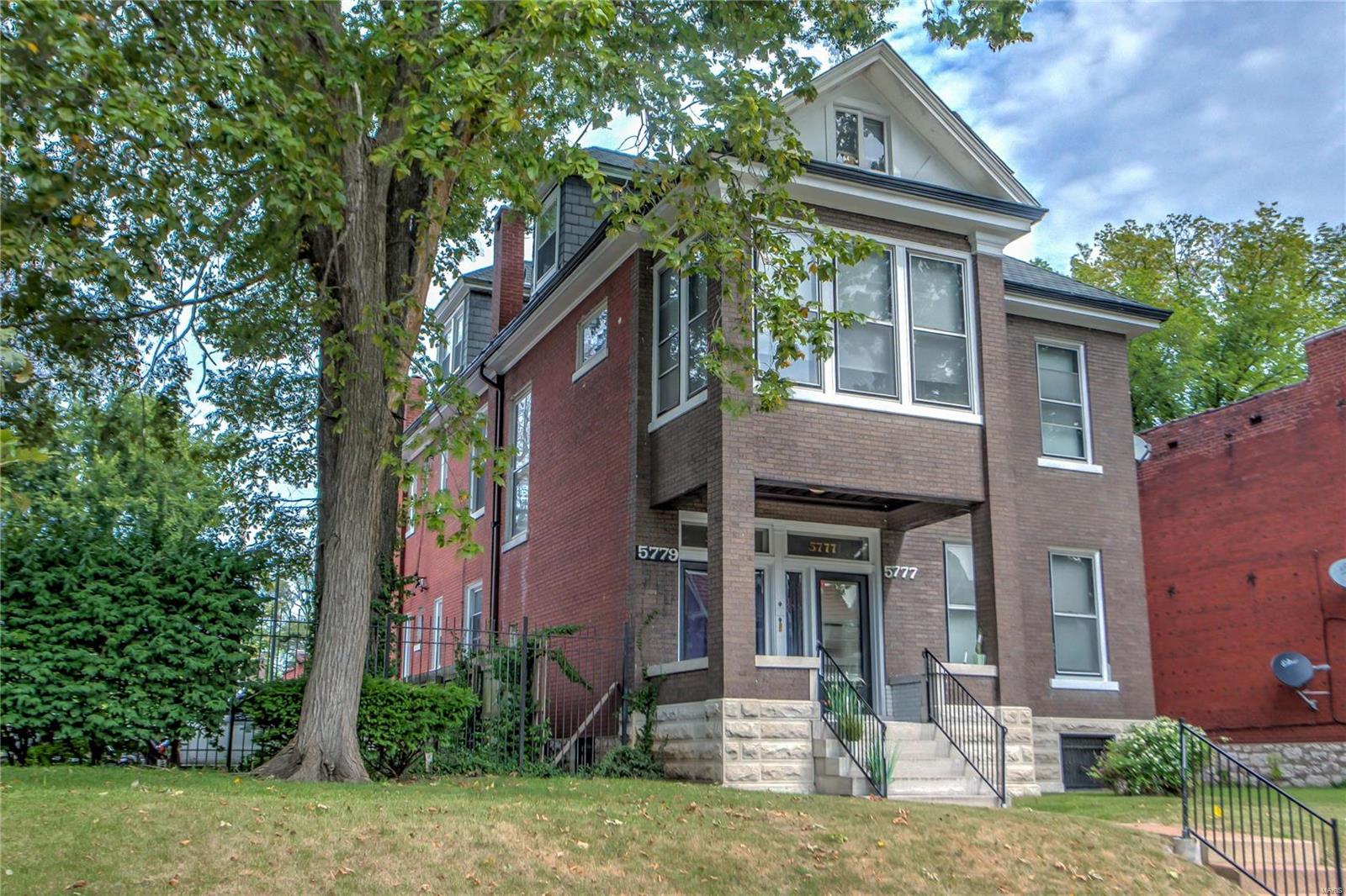 Debaliviere Place - Residential Income