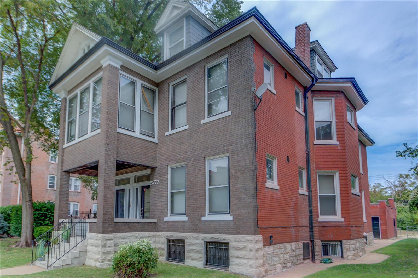 Debaliviere Place - Residential Income