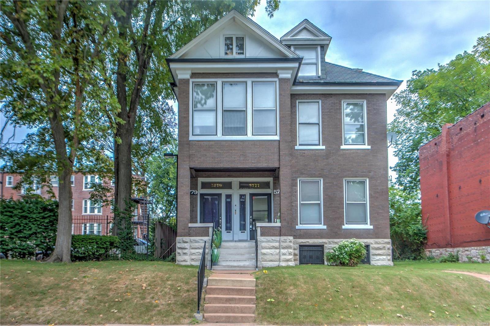 FOR COMPS PURPOSES ONLY

Spacious 2 Family
First floor unit: 2 Bedrooms, 1.5 Bathrooms, 10 foot ceilings with amazing millwork. Detached 1 car garage
2nd floor unit: 4 bedrooms, 2 full bathrooms, 10 foot ceilings with amazing millwork. Detached 2 car garage.