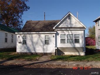 Cute 2 bedroom, 1 bath home in the heart of Desoto!  Level back yard.  Updated kitchen cabinets.  Appears furnace & water heater have been updated.  Updated bath vanity, ceramic floors & tub. Home will only go CASH or "creative/investor" CONVENTIONAL financing.  No flooring in home and home needs some TLC, but would be a great investment property!  Home is sold AS-IS.  Seller to do NO inspections &/or repairs.  Seller makes no warranties or representations. BUYER IS RESPONSIBLE FOR ALL TITLE FEES INCLUDING SELLERS TITLE/CLOSING FEES. SpecialListingConditions: Foreclosure