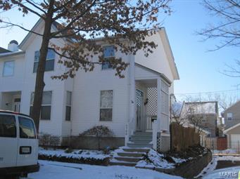Walk to Forest Park, Metro Link Station, and the History Museum.  Enjoy the Kingsbury Square  pocket park with a Gazebo and a fountain.  Townhome with updated kitchen and newer hard wood floors plus new carpeting that was installed in January 2015.   The  home has been  professionally painted, and the finsihing touches are being completed in the next few days.  hHomes in Kingsbury Square may qualify for the Washington University Housing Assistance Program.  Kingsbury Square is a 96 unit fee simple developement that is in the DeBaliviere Place Association.  There is a $300 per year fee for Kingsbury Square and $145 yearly fee for DeBaliviere Place.  There is a limit on number of units that can be leased. Location: End Unit