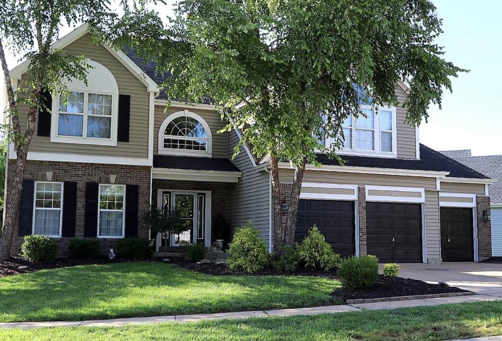 This Wildwood home has four large bedrooms with 31/2 bathrooms. Newly remodeled kitchen with granite countertops. Partially finished basement with full bathroom. Also has 3 car garage with workspace. Rockwood schools.