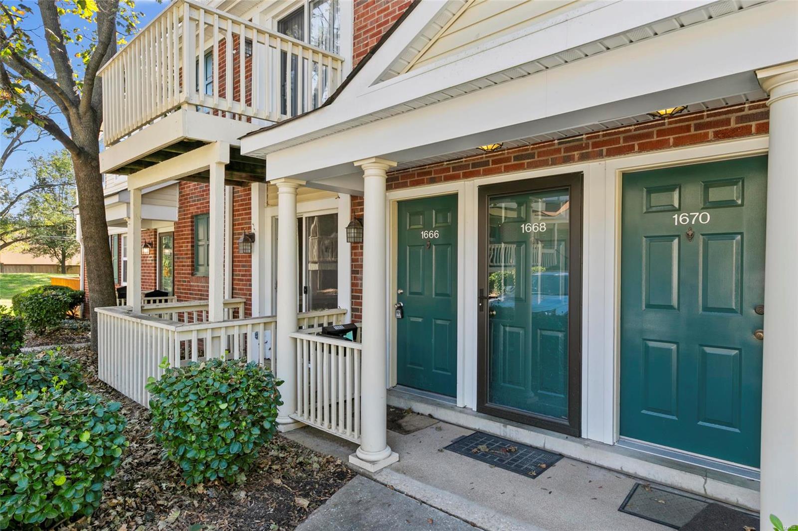Welcome to 1666 E Swan, a stunning, fully renovated Brentwood Forest condo near the Brentwood Forest pool and tennis courts. This condo boasts an updated kitchen with espresso shaker cabinets, luxury delicatus GRANITE countertops, a stainless steel sink, glass subway tile backsplash, and stainless steel refrigerator, range, dishwasher, and microwave. Beautiful laminate flooring extends throughout the living and dining rooms and bedrooms. The spa-like bathroom is FULLY UPDATED including Porcelain Tile Floor, Restoration Hardware style vanity and toilet. The LARGE master bedroom and second bedroom are updated with newer laminate and lighting. Additional features include TWO DECKS, new lighting, fresh paint throughout, IN UNIT LAUNDRY, and a one year HOME WARRANTY. Seller is a licensed Missouri Real Estate Broker. Location: Lower Level