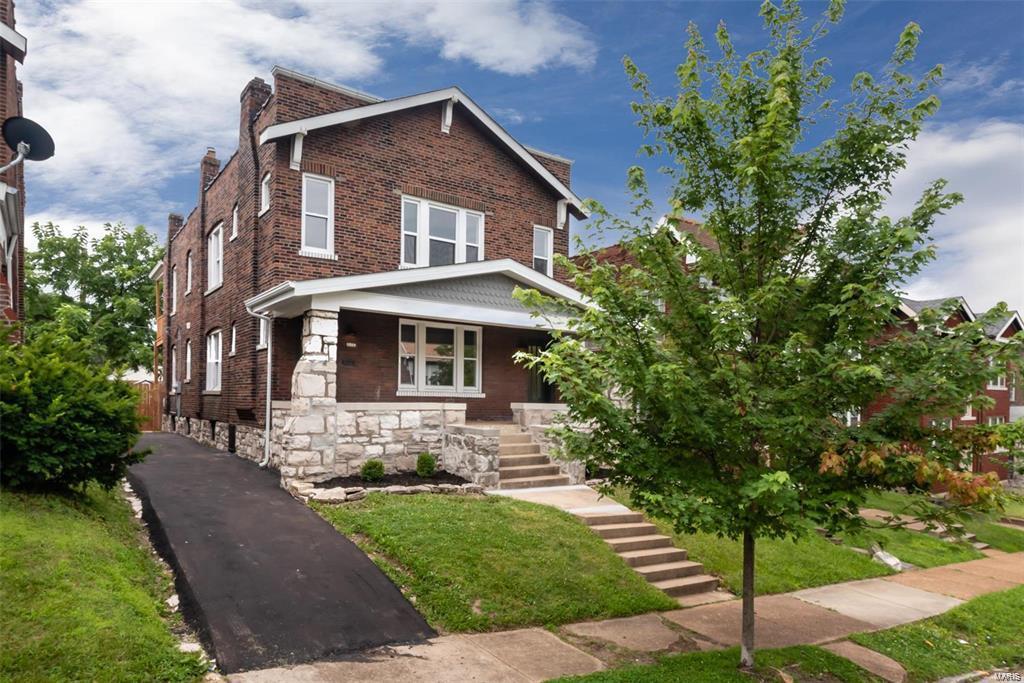 First Floor unit available in beautiful Tower Grove South duplex.  Large living space, updated kitchen with stainless steel appliances and satin finished counter tops.  Refinished hardwood floors, a bonus room off the kitchen with balcony.  Parking pad in the back.  Applications must be completed online.  $50/person.  Security Deposit the equivalent of 1-mo rent.  Tenants pay gas, electric and water. Pets negotiable upon owners approval and accompanied with a pet deposit and $50/mo pet rent.  Some breed restrictions. Location: Lower Level