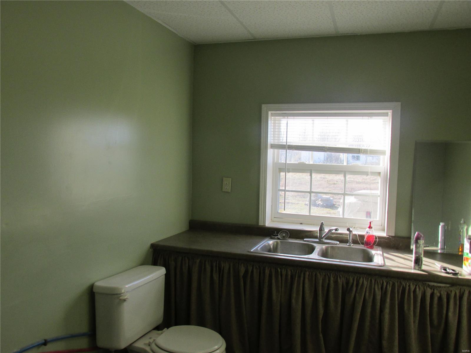 NON SUBDIVISION - Commercial Lease